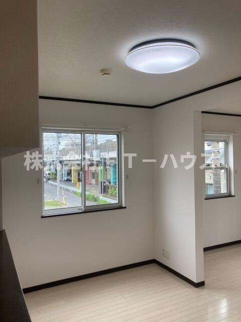 東中山一丁目戸建の居間・リビング