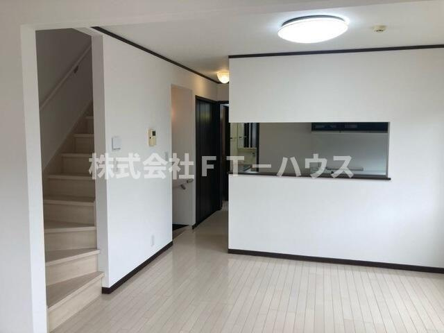 東中山一丁目戸建の居間・リビング