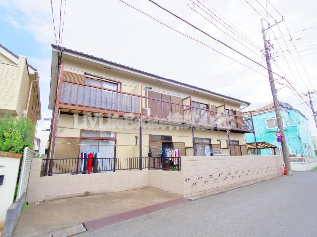 アゼル下里の外観