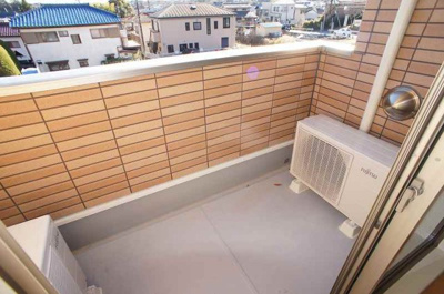 【バルコニー】 | ＫＯＴＯＲＩの丘 | 外からの目が気にならないバルコニーで洗濯物が干せます