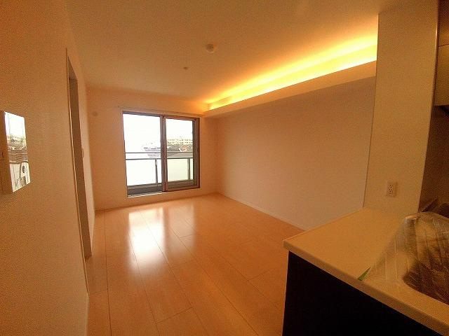 明石市小久保６丁目の賃貸マンションの居間・リビング
