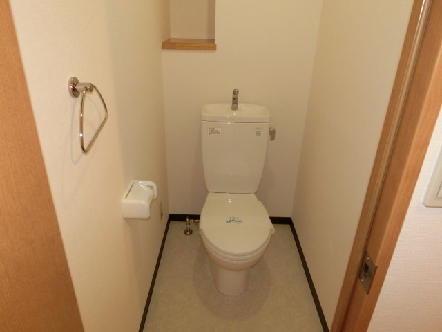 第5元木ビルのトイレ|清潔感のあるトイレです。