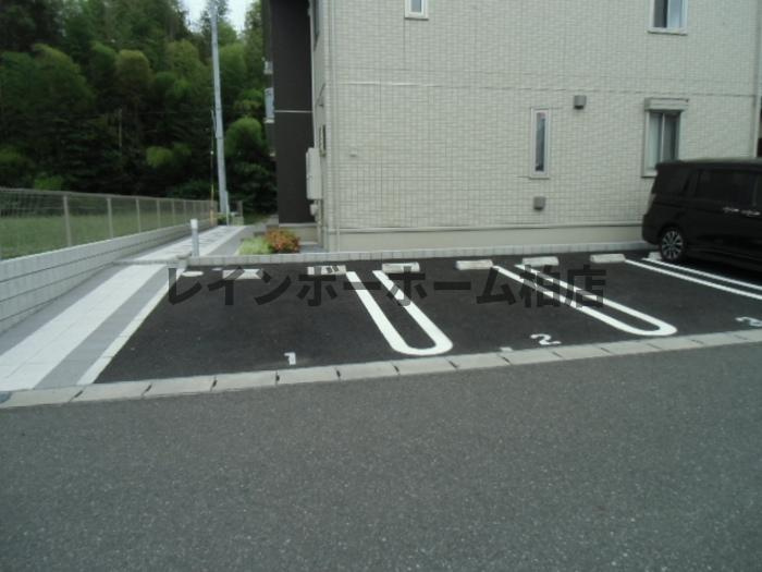 仲介手数料（賃料の1.10ヵ月）の50％OFF対象物件！の駐車場|駐車場があるので、車を買う予定の方も安心です