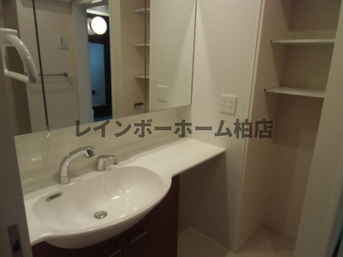 仲介手数料（賃料の1.10ヵ月）の50％OFF対象物件！の洗面所|ゆったりとスペースのある洗面所