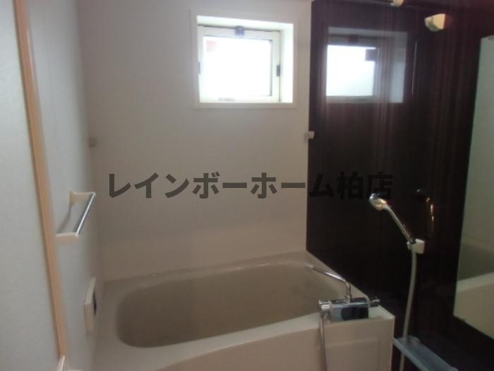 仲介手数料（賃料の1.10ヵ月）の50％OFF対象物件！の浴室|落ち着いた空間のお風呂です