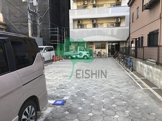 リファレンスイーストパークの駐車場