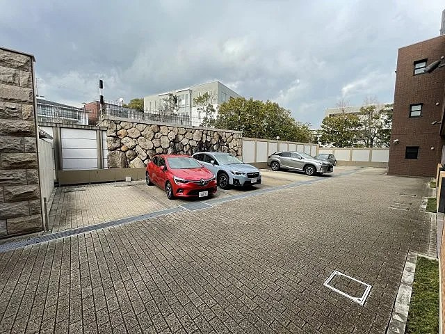 フェンテ住吉本町の駐車場
