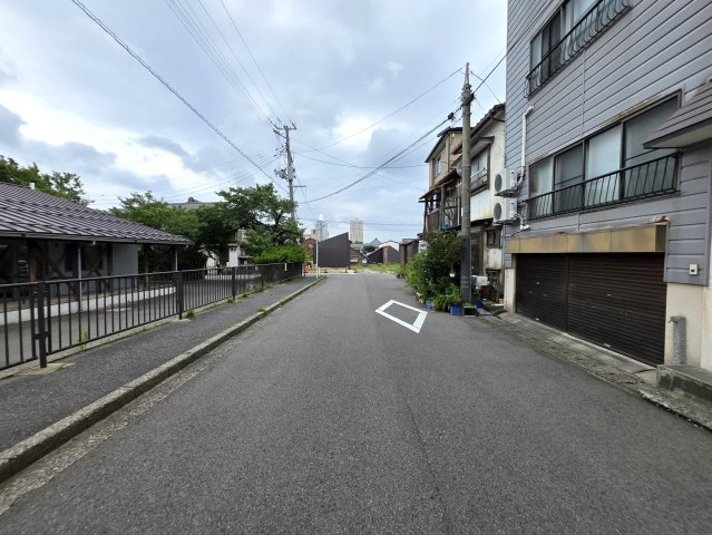 新潟市中央区古町通13番町の前面道路含む現地写真