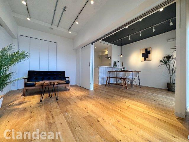 東建金町マンションの洋室