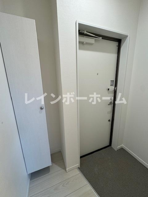 コンフォーティア八潮　特典：仲介手数料が無料です!!の玄関|明るい玄関です