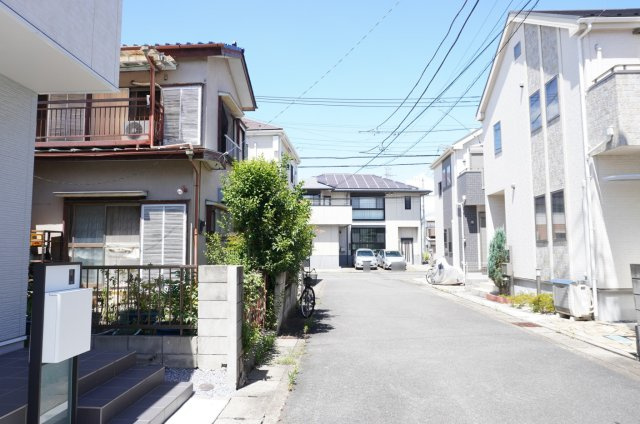 草加市青柳3丁目 新築分譲住宅 の前面道路含む現地写真