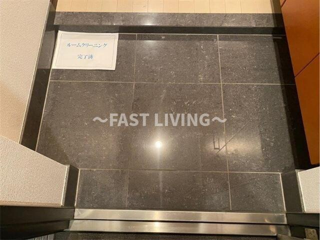 ブレシア銀座イーストの玄関