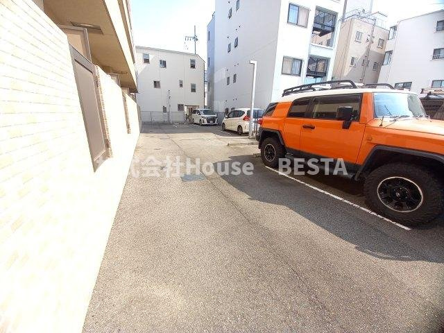 エスポアール神戸の駐車場