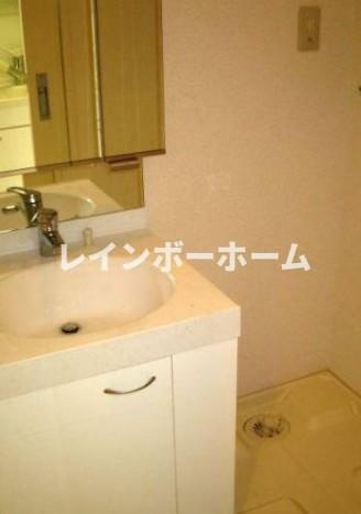  グローコート１の洗面所|明るい洗面所です