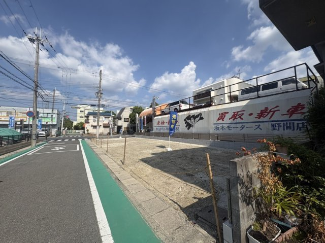 売土地　伊丹市野間1丁目の外観|徒歩5分圏内にコンビニ、スーパー、ドラッグストア、幼稚園、小学校、公園など生活施設が揃い、便利♪