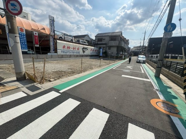 売土地　伊丹市野間1丁目の前面道路含む現地写真