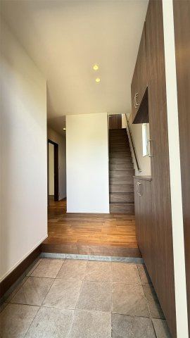 津福本町戸建【キャンペーン対象物件】の玄関|ゆったりとした玄関です