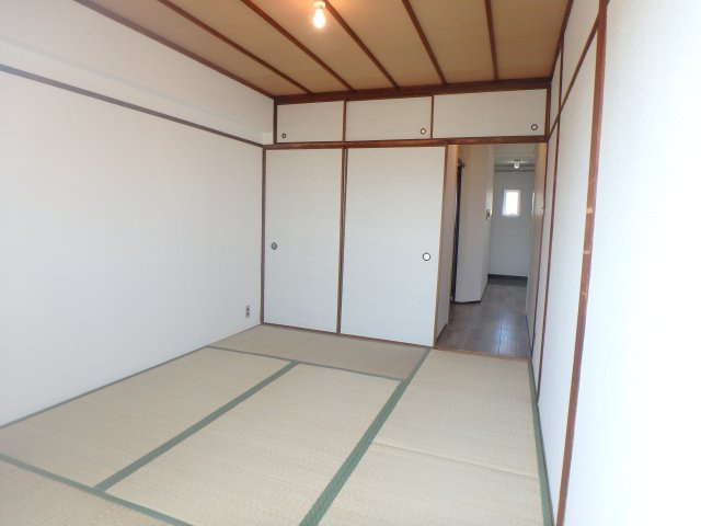 【和室】 | スカイハイツ | こまごまとしたものを収納できそうですね