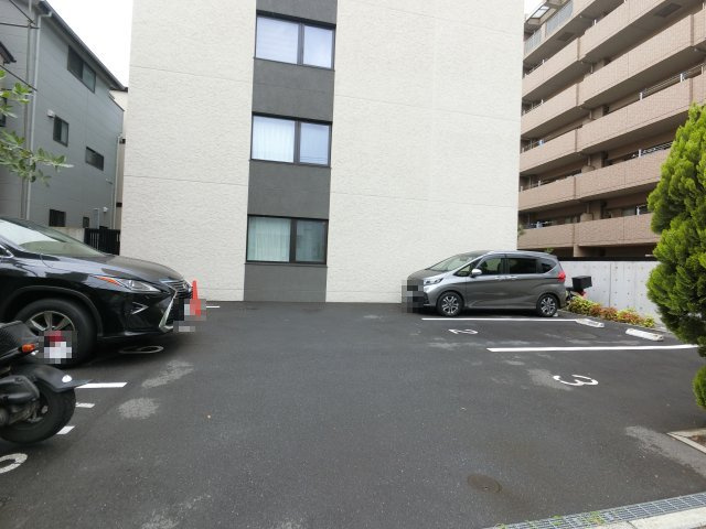 ラヴィベール の駐車場