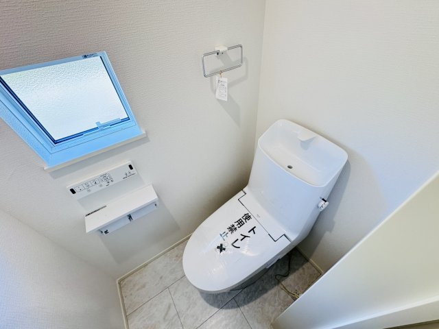 我孫子市並木９丁目新築戸建【並木小学校：5分】のトイレ|温水洗浄暖房便座つきトイレ
