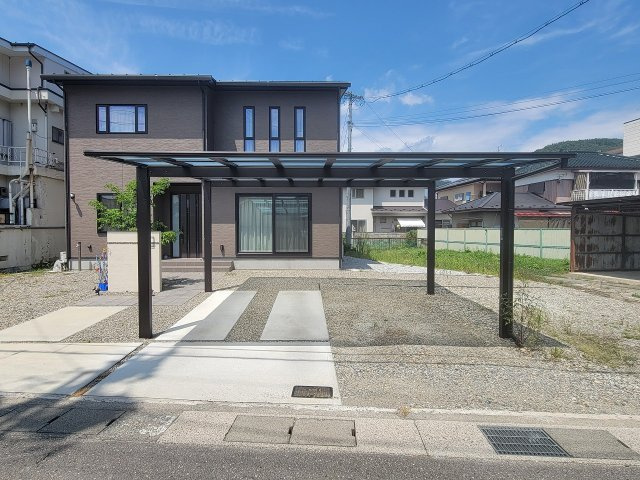 明科中川手売中古住宅の駐車場