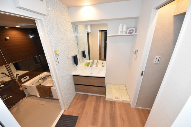 BRAVE松屋町の洗面所