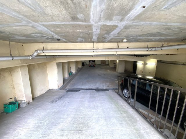 津田沼サニーマンションの駐車場|駐車場
敷地内には駐車場も設けられています（月額20,000円・空き状況は要確認）。お車をお持ちの方に便利で、週末のお買い物やお出かけの際もスムーズに移動できます。