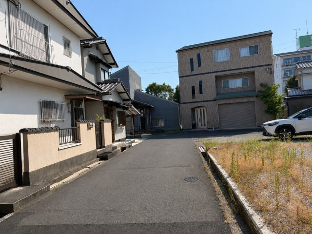 近江八幡市鷹飼町の前面道路含む現地写真
