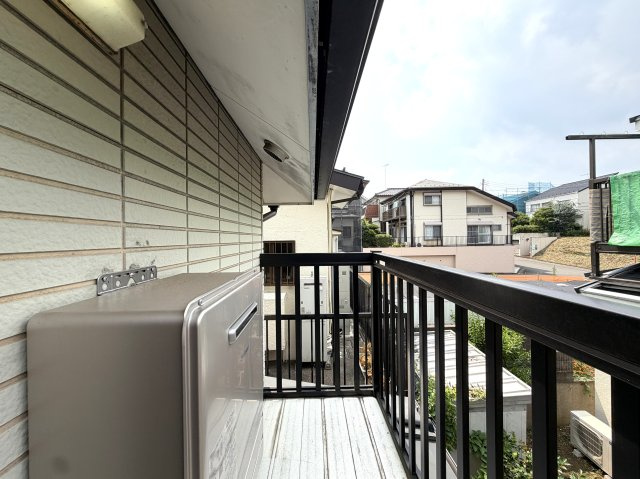 住めちゃうくらい広～い小屋裏収納付き◎３路線利用可の湘南台駅まで徒歩１０分の立地は生活の幅が広がること間違いなし！！中古だからって侮るなかれ！！な、【藤沢市湘南台７丁目】リノベーション戸建のバルコニー|暖かな日差しのふりそそぐバルコニー
