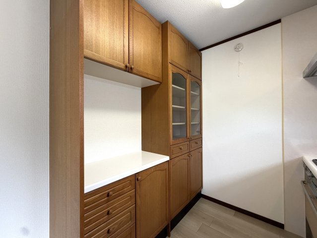 住めちゃうくらい広～い小屋裏収納付き◎３路線利用可の湘南台駅まで徒歩１０分の立地は生活の幅が広がること間違いなし！！中古だからって侮るなかれ！！な、【リノベ／藤沢市湘南台7丁目】中古戸建のキッチン|キッチンでお料理をお楽しみください
