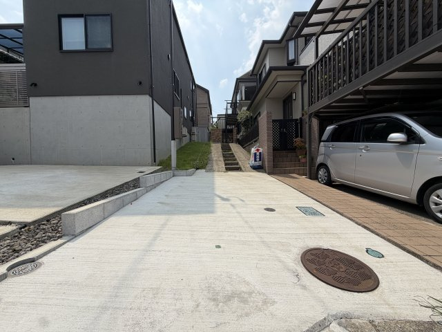 住めちゃうくらい広～い小屋裏収納付き◎３路線利用可の湘南台駅まで徒歩１０分の立地は生活の幅が広がること間違いなし！！中古だからって侮るなかれ！！な、【リノベ／藤沢市湘南台7丁目】中古戸建の駐車場|駐車場に車を止められます
