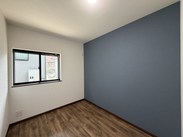 住めちゃうくらい広～い小屋裏収納付き◎３路線利用可の湘南台駅まで徒歩１０分の立地は生活の幅が広がること間違いなし！！中古だからって侮るなかれ！！な、【リノベ／藤沢市湘南台7丁目】中古戸建の洋室|洋室です