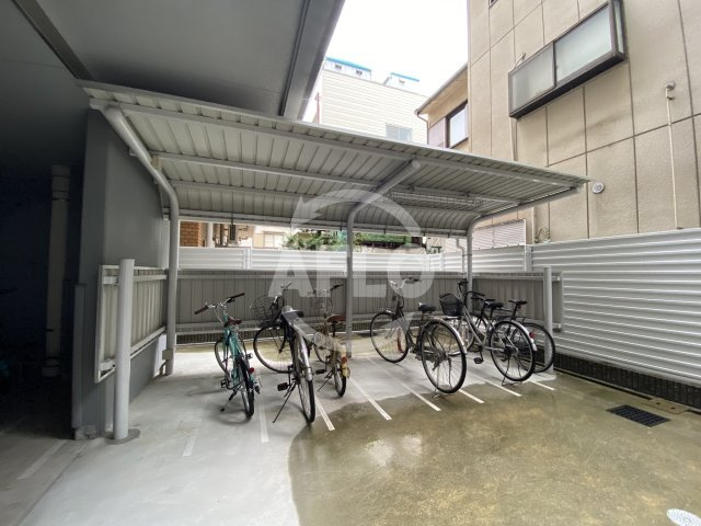 ジュネーゼロイヤルレジデンス梅田東のその他共用部分|ジュネーゼロイヤルレジデンス梅田東　駐輪場