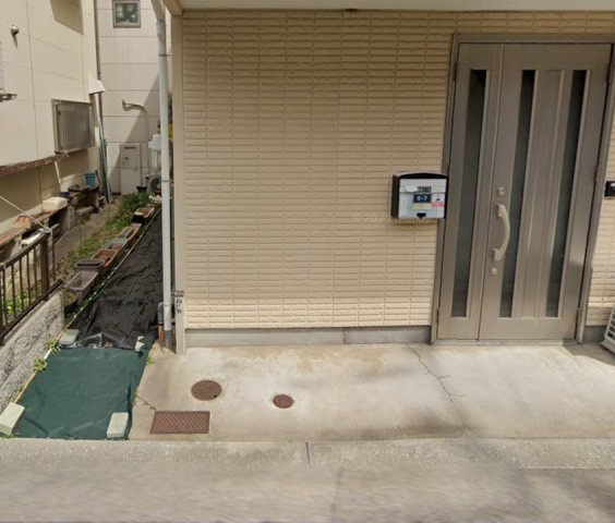 松野通4丁目の玄関|毎日の暮らしが便利になる
駅　徒歩5分
