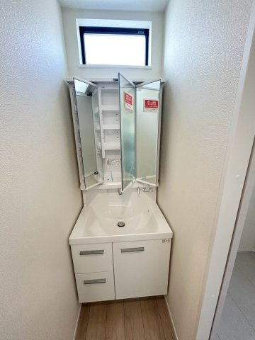 【仲介手数料無料】朝霞市本町1丁目の独立洗面台|朝の支度にも助かる、独立の洗髪洗面化粧台
