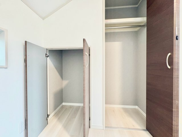 中野区上鷺宮1丁目　中古戸建の収納|現地写真（2026.08.03撮影）

現地ご見学希望・資料請求などお気軽にお問い合わせ下さい！
03-5990-5201