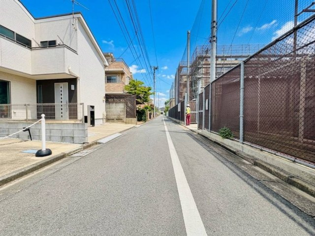 中野区上鷺宮1丁目　中古戸建の前面道路含む現地写真|現地写真（2026.08.03撮影）

現地ご見学希望・資料請求などお気軽にお問い合わせ下さい！
03-5990-5201