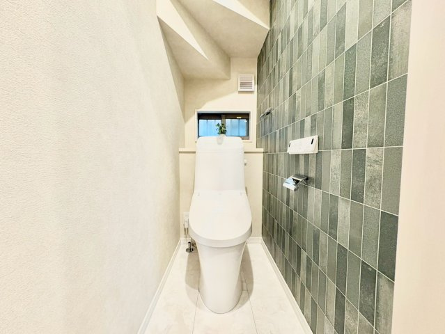 中野区上鷺宮1丁目　中古戸建のトイレ|現地写真（2026.08.03撮影）

現地ご見学希望・資料請求などお気軽にお問い合わせ下さい！
03-5990-5201