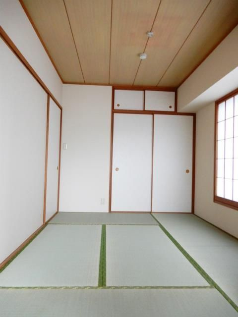 ナイスアーバン府中の和室