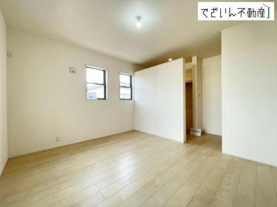 【洋室】 | Livele Garden.S北本市石戸　新築住宅 | 夫婦の寝室としても使える落ち着いた居室。育児の合間にほっと一息つける、静かな時間を守ってくれます。
現地(2026年8月撮影)