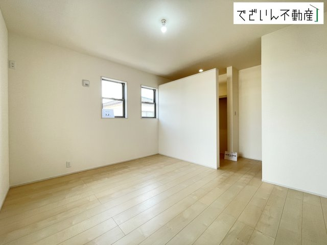 【洋室】 | Livele Garden.S北本市石戸　新築住宅 | 夫婦の寝室としても使える落ち着いた居室。育児の合間にほっと一息つける、静かな時間を守ってくれます。
現地(2026年8月撮影)