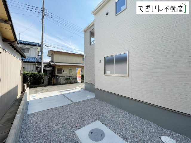 【駐車場】 | Livele Garden.S北本市石戸　新築住宅 | 南向きの穏やかな佇まいが、家族の新しい日常を優しく包み込む。静かな街並みに、安心して子育てできる環境が整っています。
現地(2026年8月撮影)