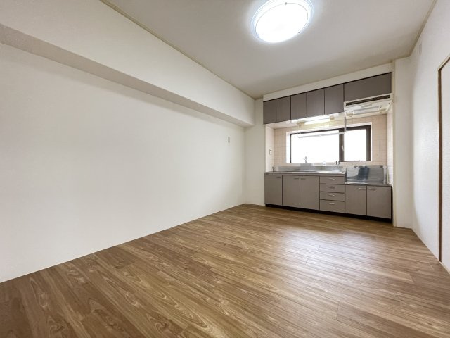 【居間・リビング】 | エメラルドマンション