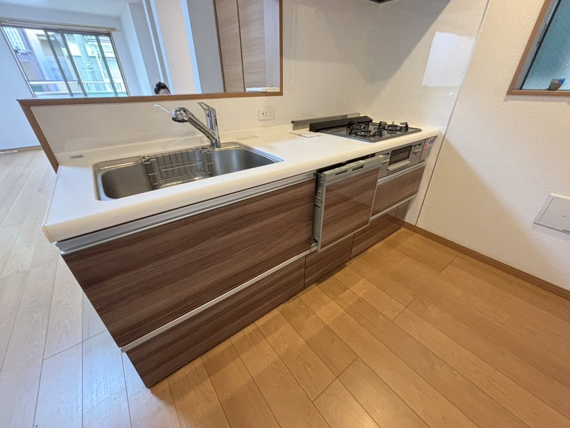 川口市飯塚3丁目戸建てのキッチン|キッチン/作り置きができる3口コンロ