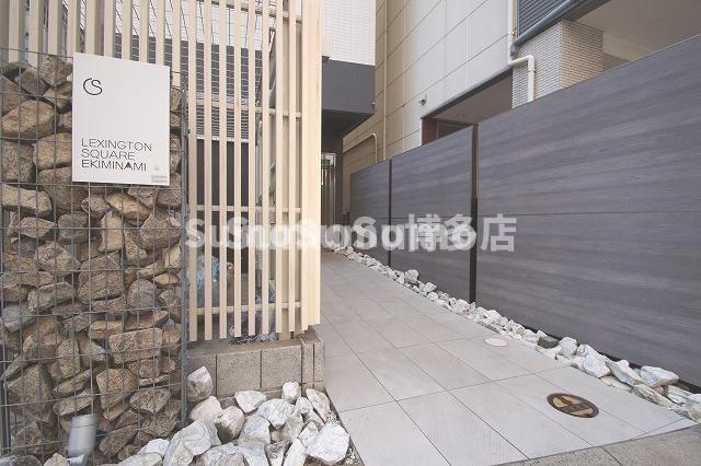 レキシントンスクエア駅南のエントランス