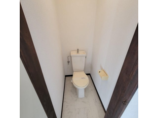 シティベール高良内 B棟のトイレ|同物件の別号室の写真です。
現況を優先とします。