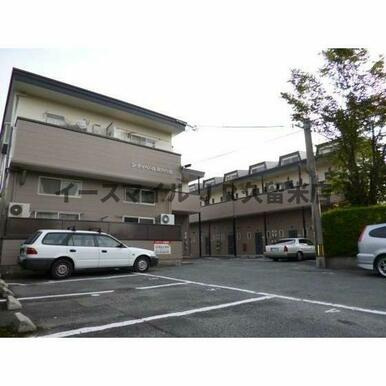 シティベール高良内 B棟の駐車場