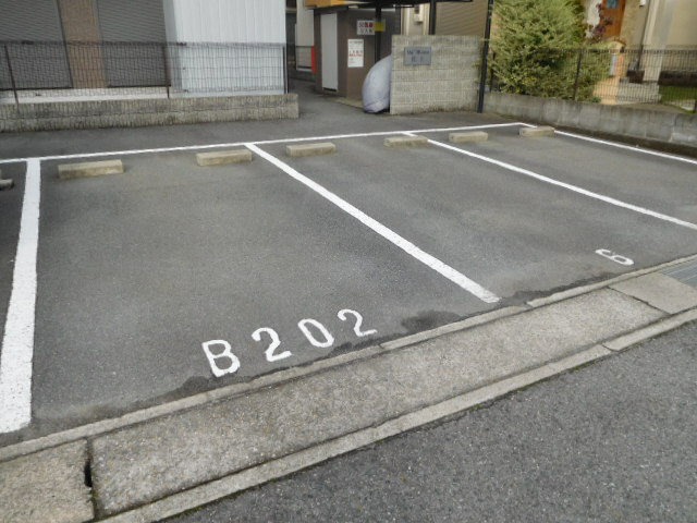 シャーメゾン佐土Ｂ棟の駐車場