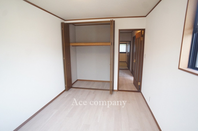 【子供部屋】 | 八尾市上之島町南1丁目 | 【2階：洋室6帖】クローゼット完備です♪