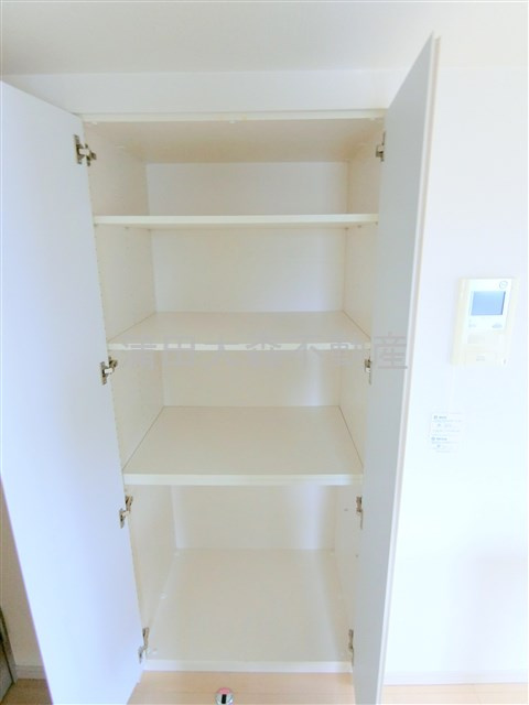 AXAS(アクサス千鳥町の収納|キッチン横リビングの棚収納